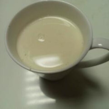 私もスタバでほうじ茶ラテを飲んで家でも作れないかなと思って検索しました。おいしかったです(o^～^o)